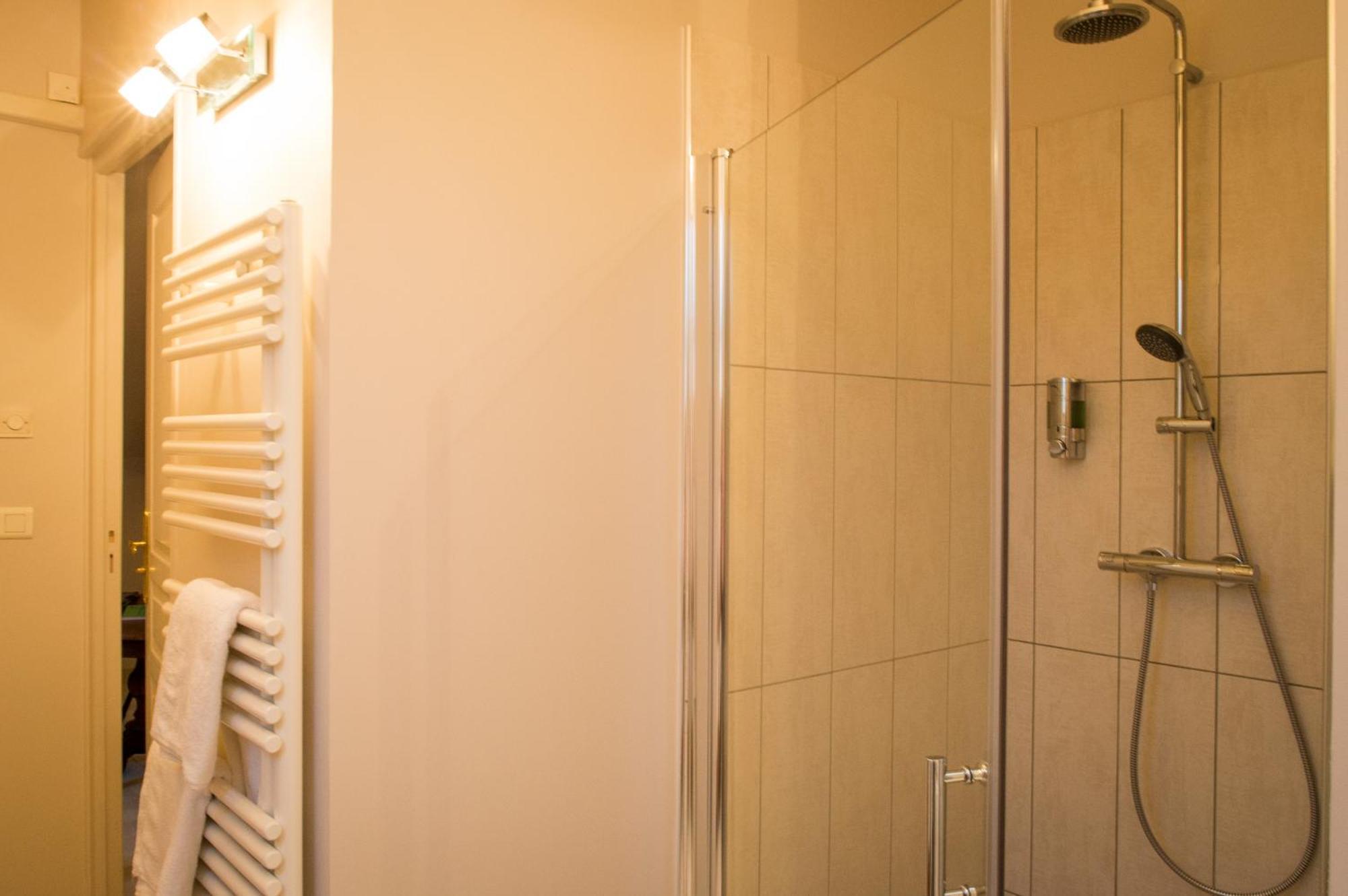 Aux Charmes De Maintenon Room photo