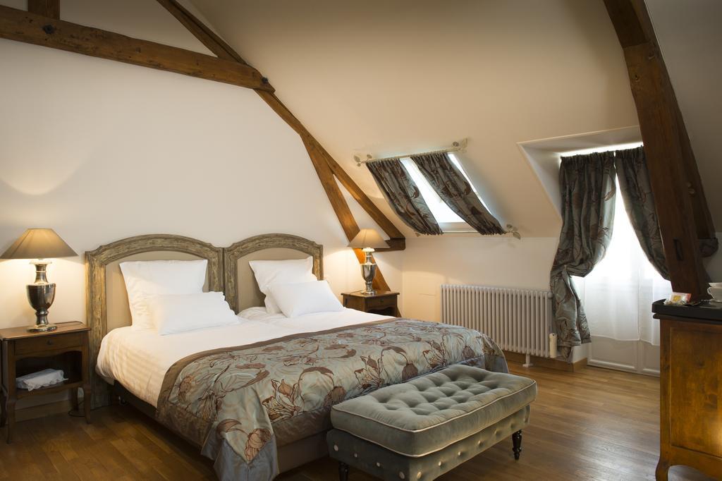 Aux Charmes De Maintenon Room photo