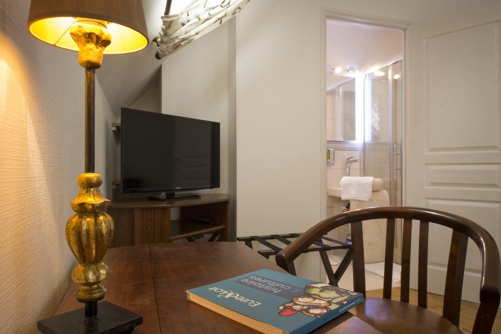 Aux Charmes De Maintenon Room photo